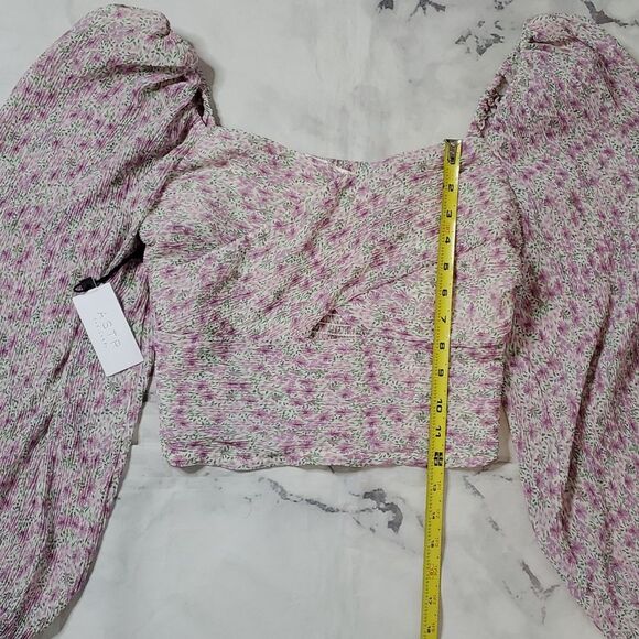 ASTR The Label Purple Ditsy Floral Cropped Blouse with Puff Longsleeves - Picture 4 of 7
